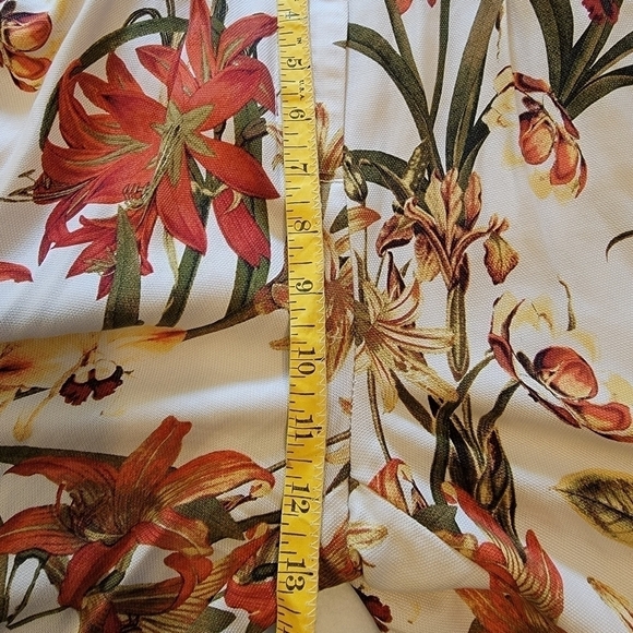 Chico's size 1 (8-10) ankle cream color with floral pants. Has matching belt. - Picture 3 of 15